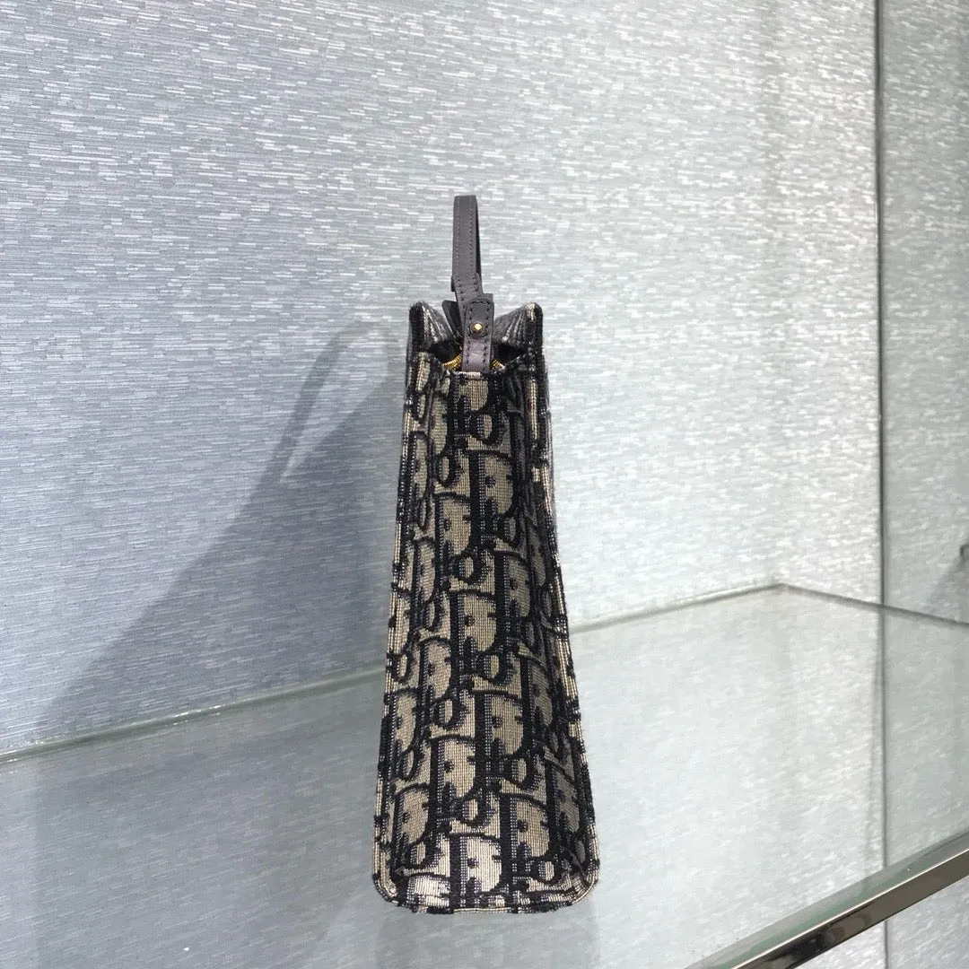DR328 30 Montaigne Pouch / HIGHEST QUALITY VERSION / 10 x 8 x 2 inches