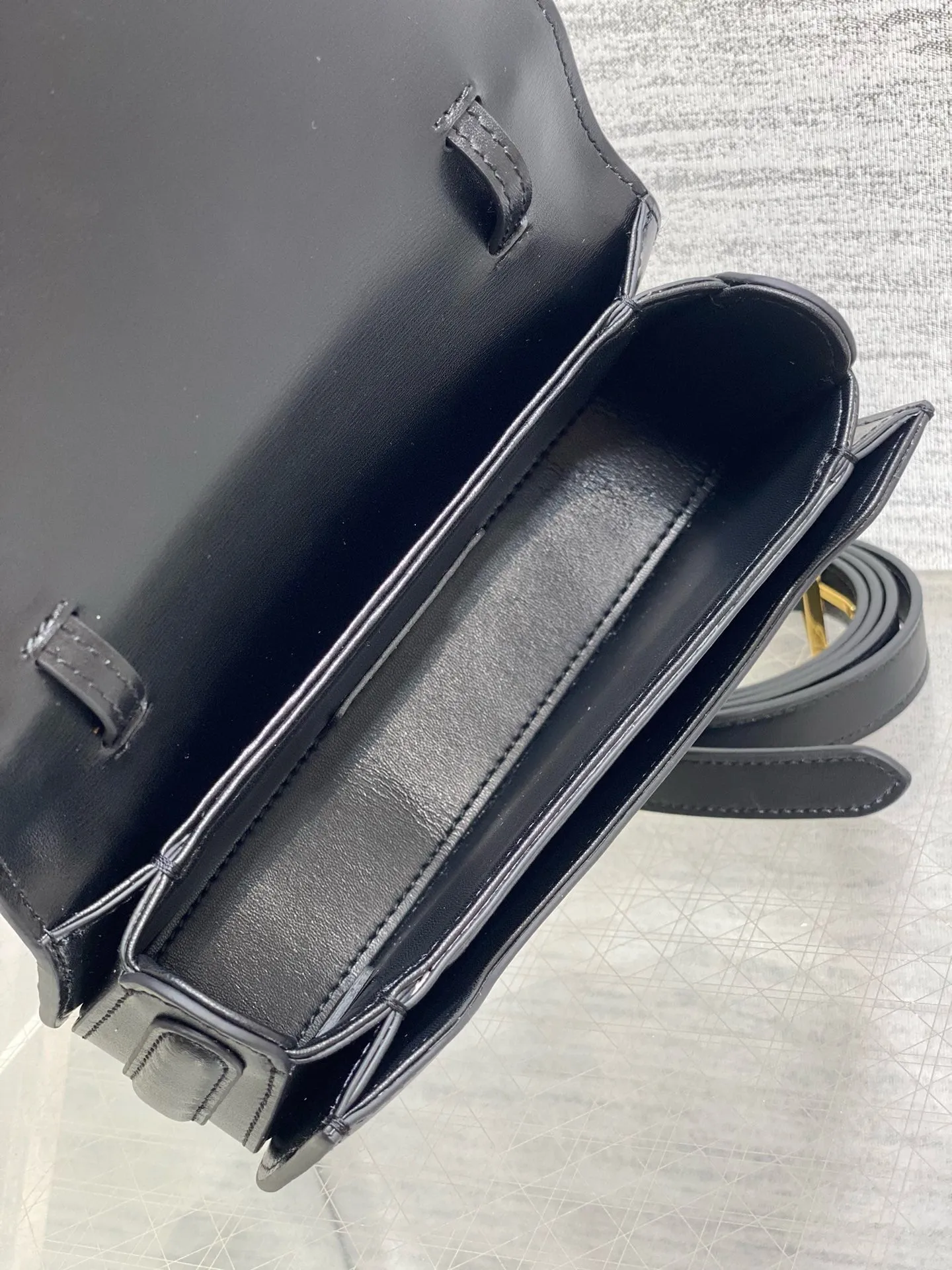 DR485 Small/Medium 30 Montaigne Avenue Top Handle Bag / HIGHEST QUALITY VERSION