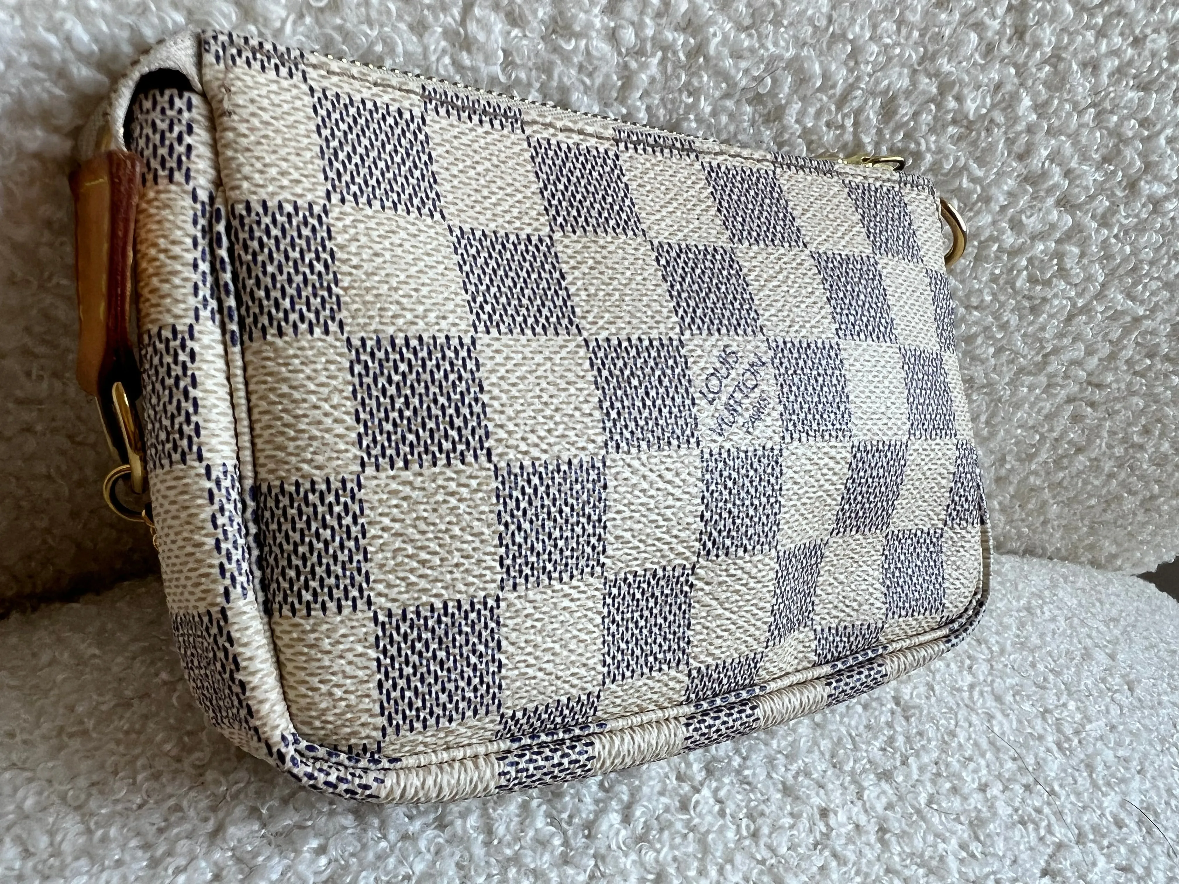 Louis Vuitton Damier Azur Mini Pochette Accessoires (RRP £530)