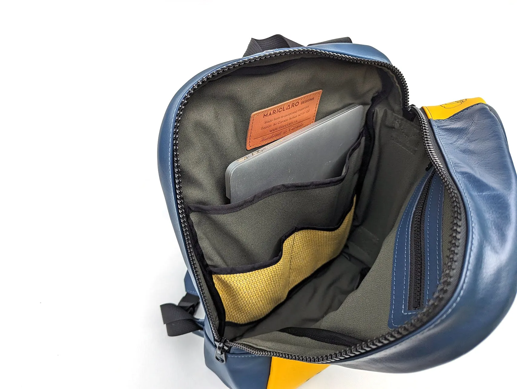 Satellite Backpack 15" - Airbus 319 / Life Jacket